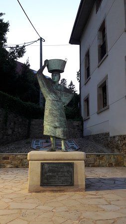 el Monumento A Las Sardineras